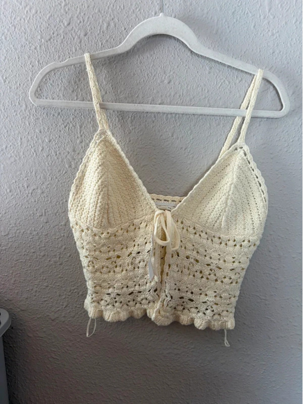 NWT American Eagle Cream Crochet Tie Cropped Tank size M. $30 retail